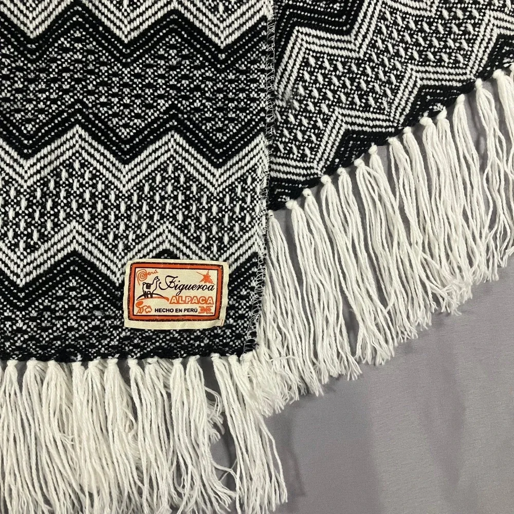 Figueroa Alpaca Woven 20.5x64 Blanket Scarf Black White Chevron Fringe Made Peru